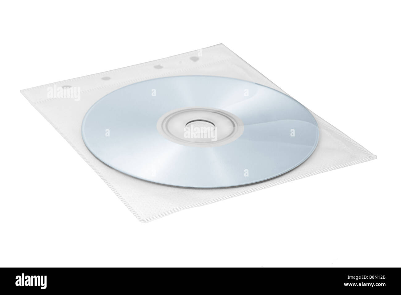 Disque compact dans l'enveloppe en plastique sur fond blanc Banque D'Images