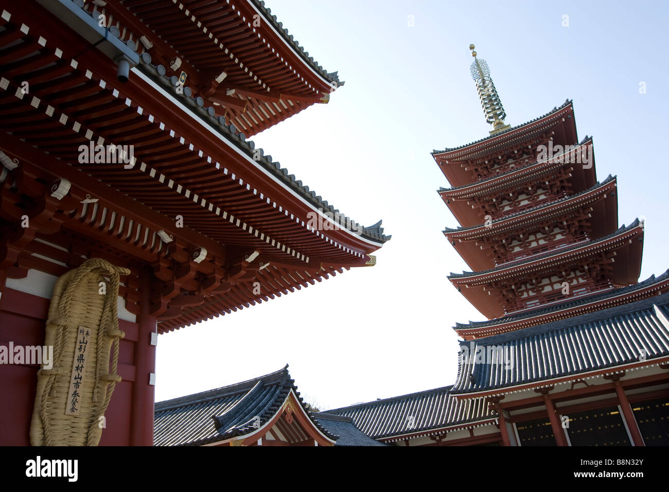 Architecture du Senso ji pagode et dans le quartier d'Asakusa Tokyo Japon lundi 3 mars 2009 Banque D'Images