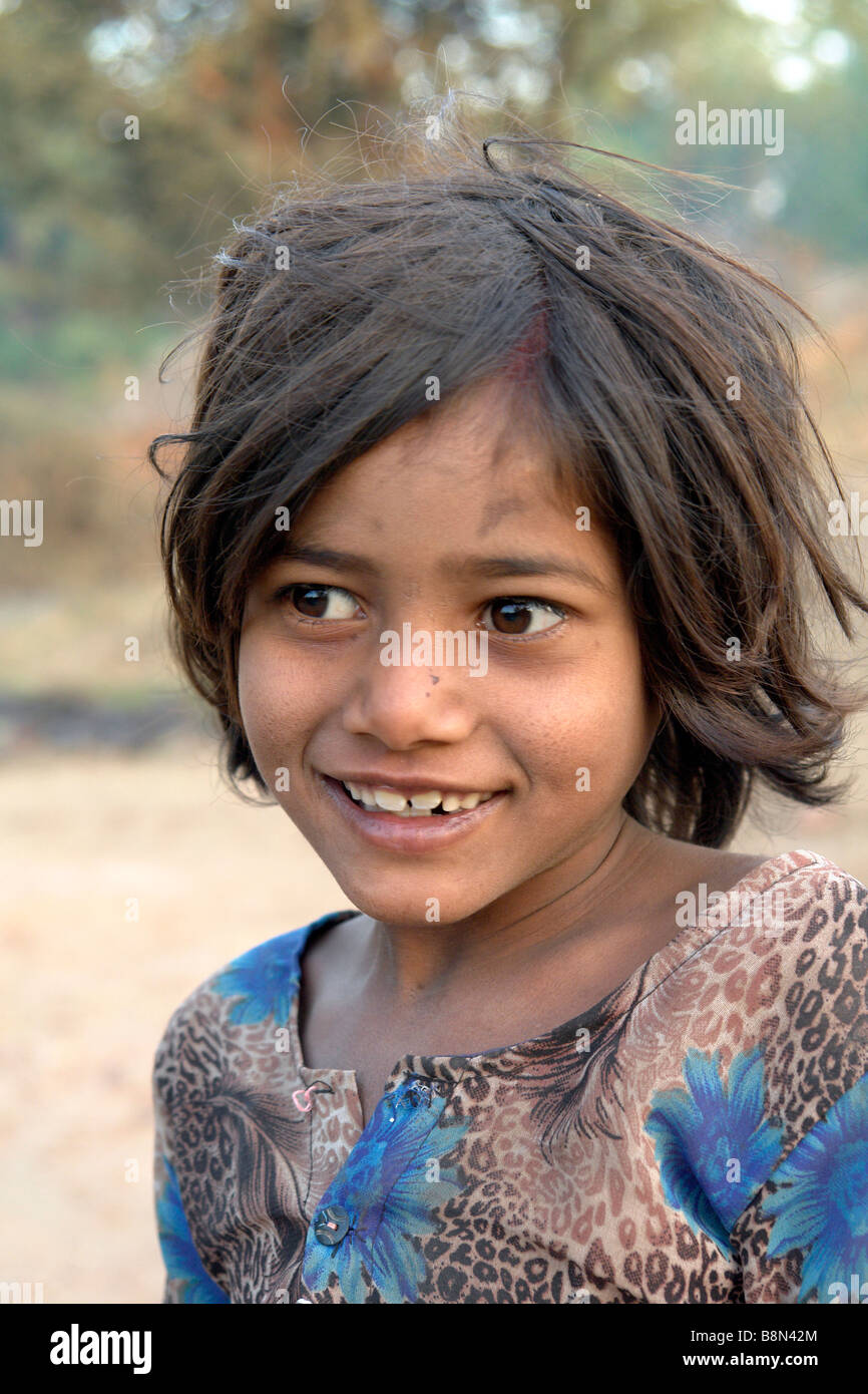 Portrait of indian village girl travailleur sur un four en briques Banque D'Images