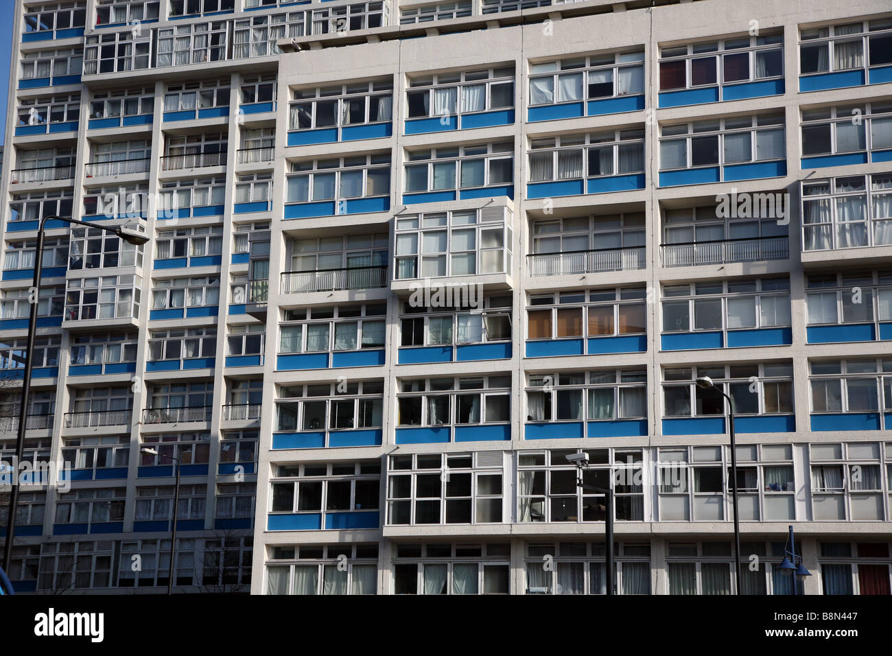 Erno Goldfinger conçu Alexander Fleming House maintenant connue sous le nom de Metro Central Heights à Elephant and Castle, Londres Banque D'Images