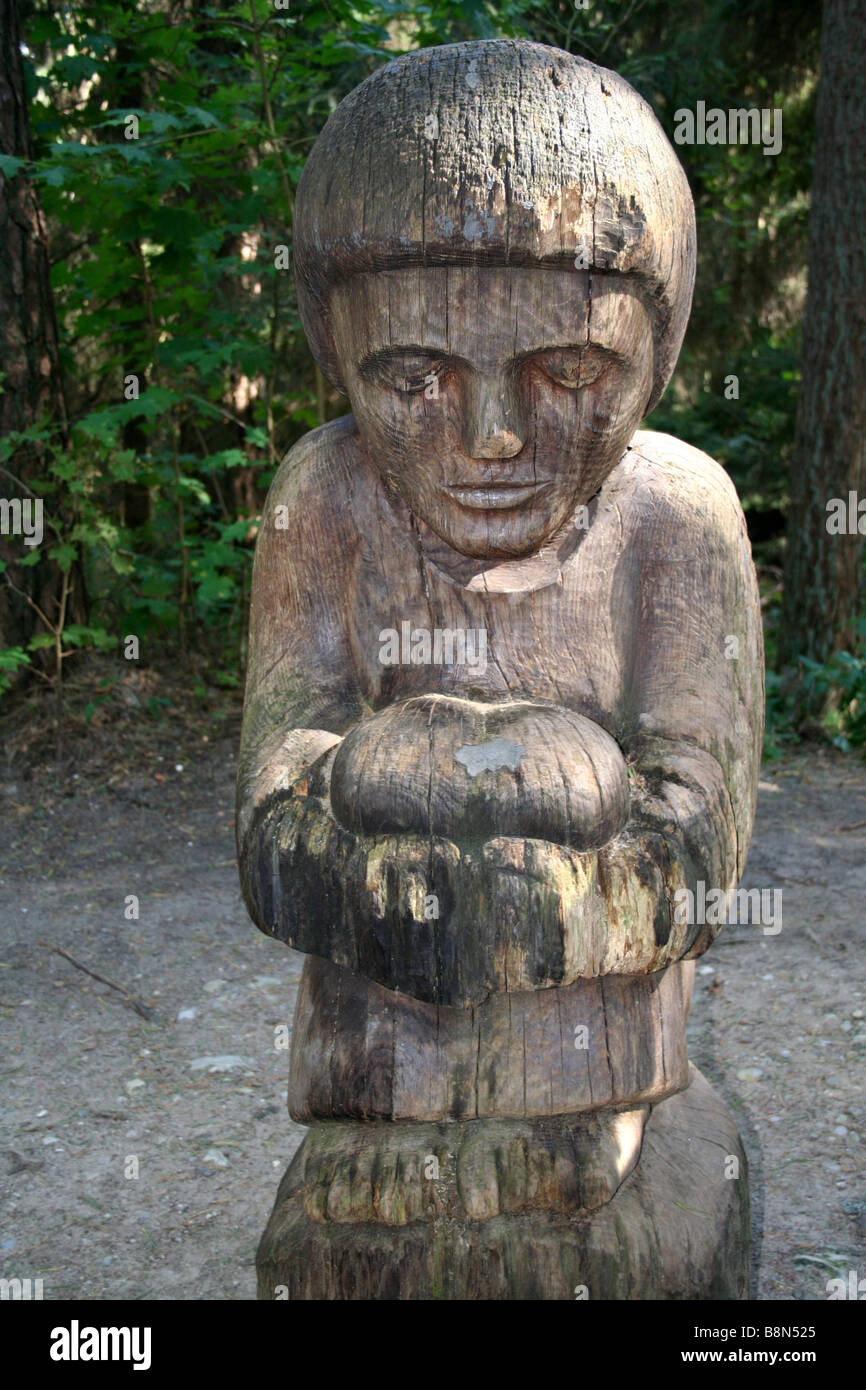 Sculpture en bois à la Colline des Sorcières à Juodkrante de Courlande sur le Spit Neringa/en Lituanie Banque D'Images