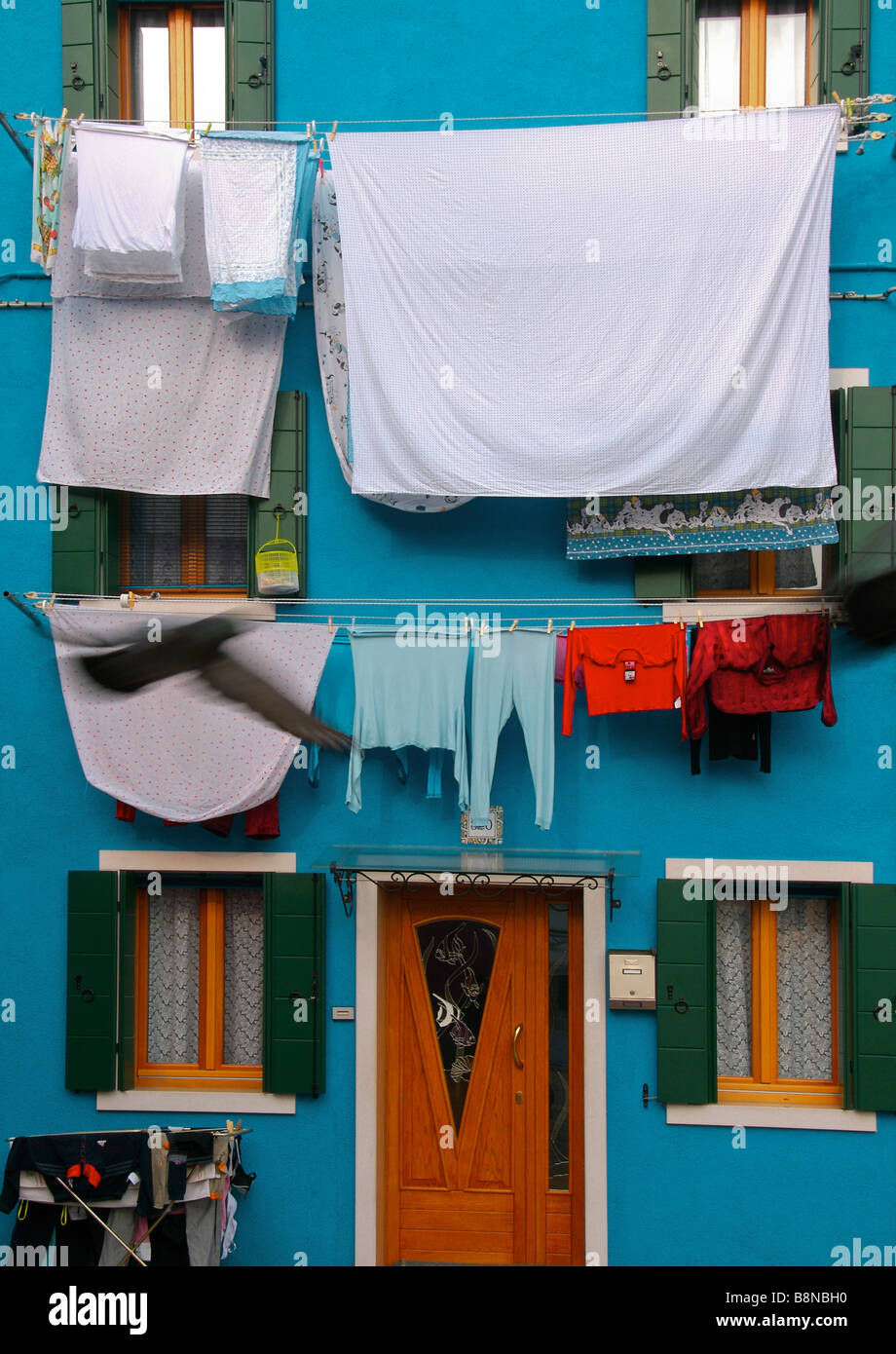 Le séchage des vêtements à l'extérieur - Jour de lessive - Burano, Venise, Italie Banque D'Images