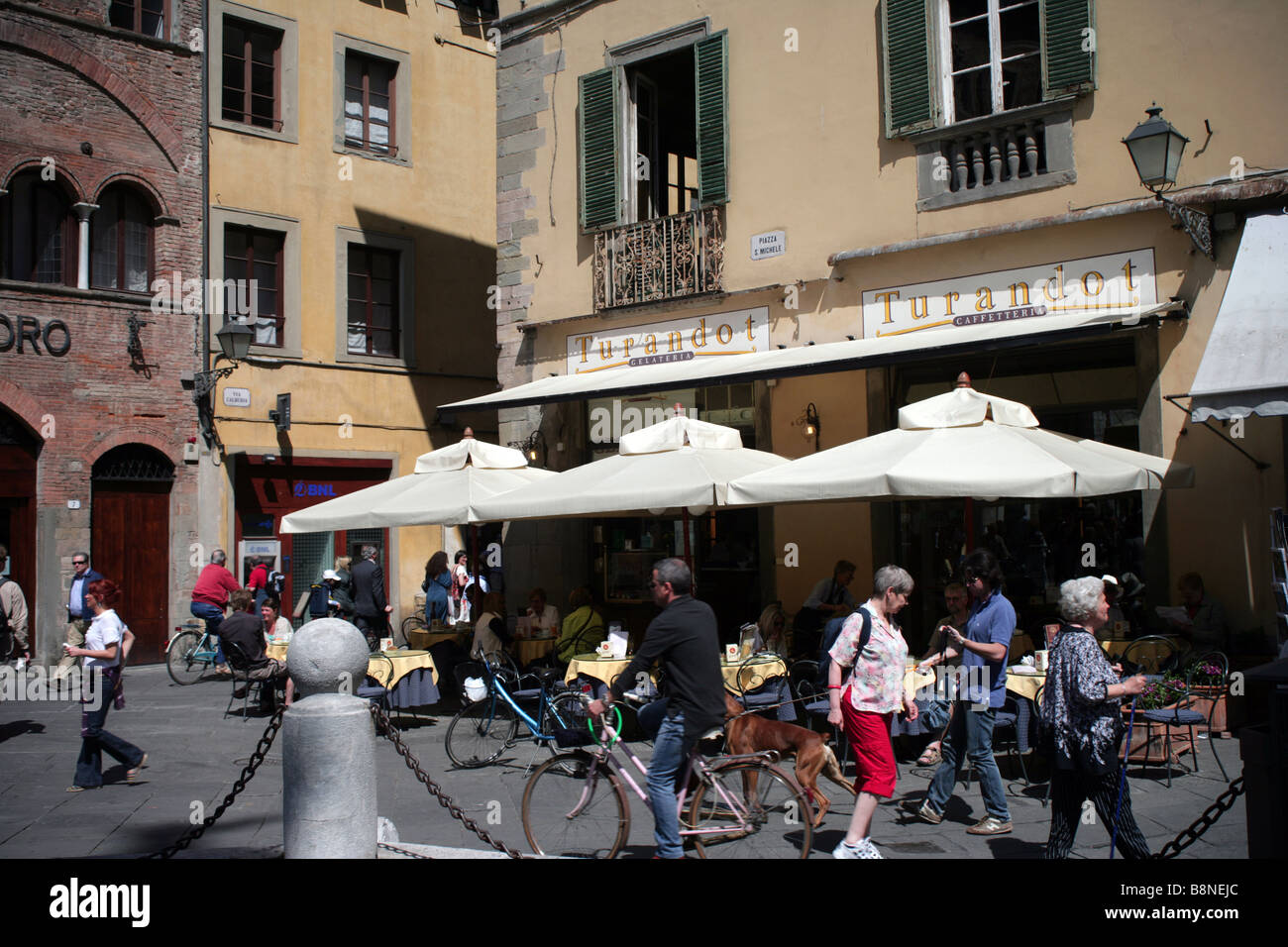 Cafe Turandot Piazza San Michele Lucca Toscane Banque D'Images