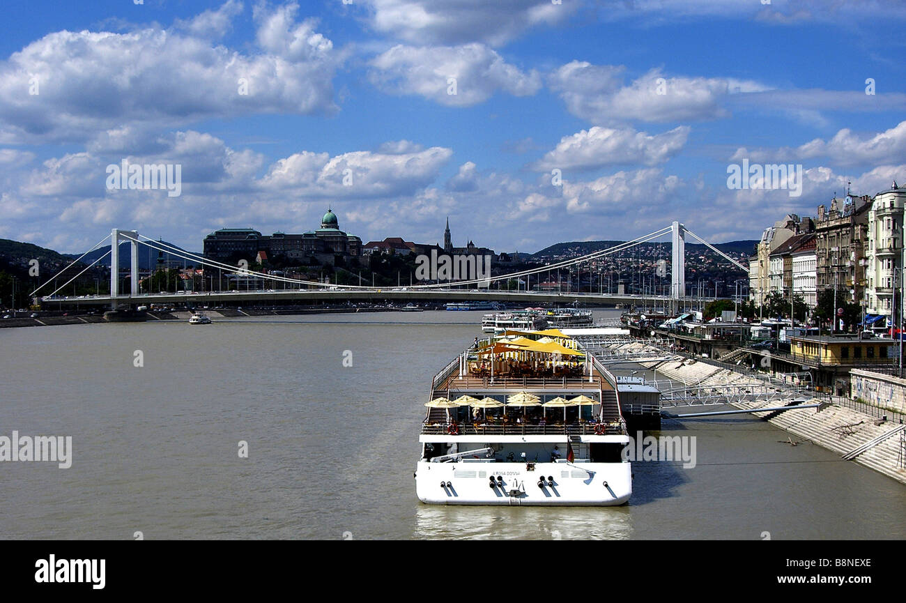 Vieux Pont des Chaînes sur le Danube, Budapest, Hongrie, Banque D'Images
