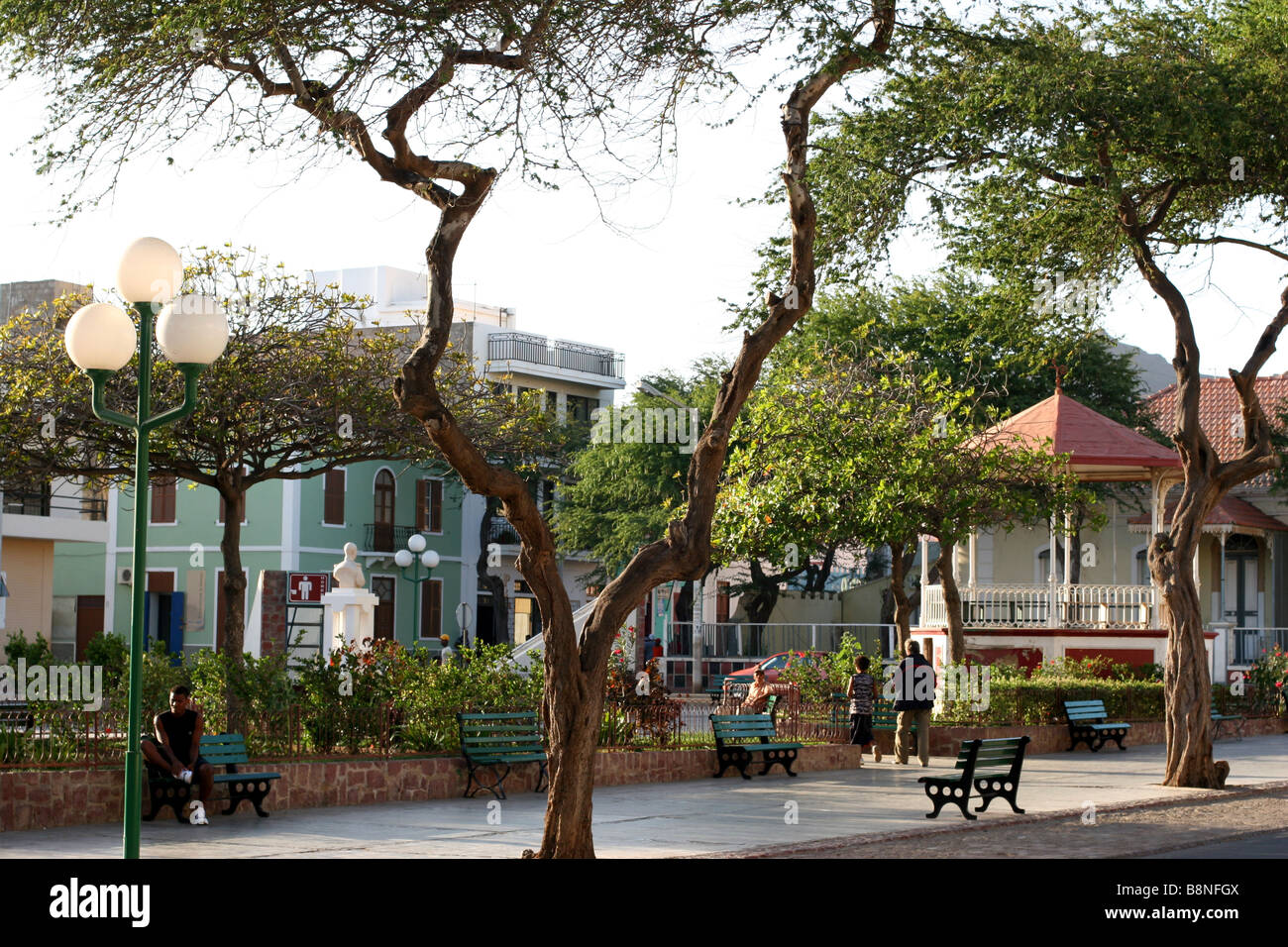 Praça Amilcar Cabral, LA PLACE PRINCIPALE DE MINDELO, LA CAPITALE DE SAO VICENTE, SUR LES ÎLES DU CAP VERT. Banque D'Images