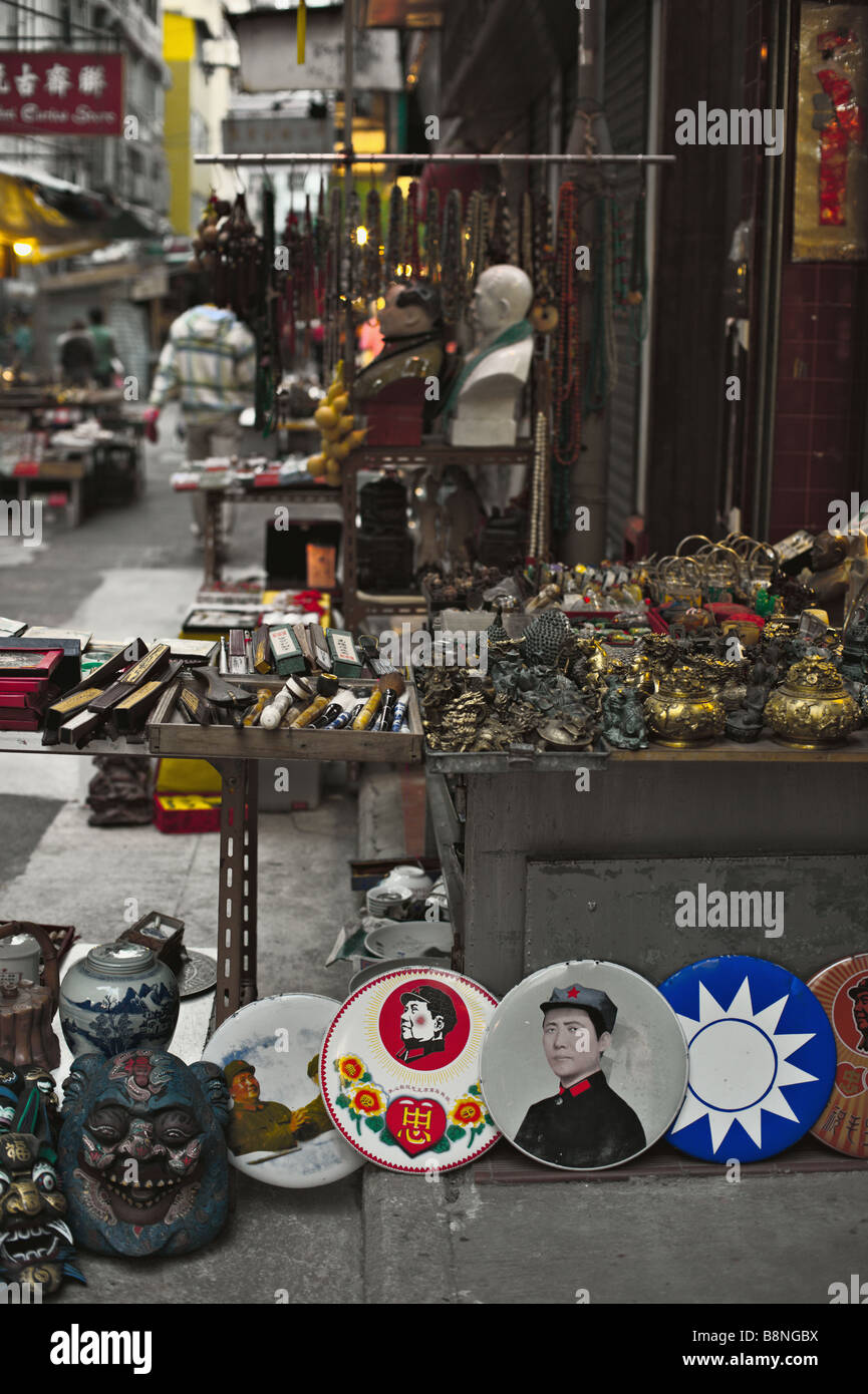 Souvenirs de Mao Zedong et d'antiquités à vendre à caler sur la ligne Lascar Hong Kong Banque D'Images