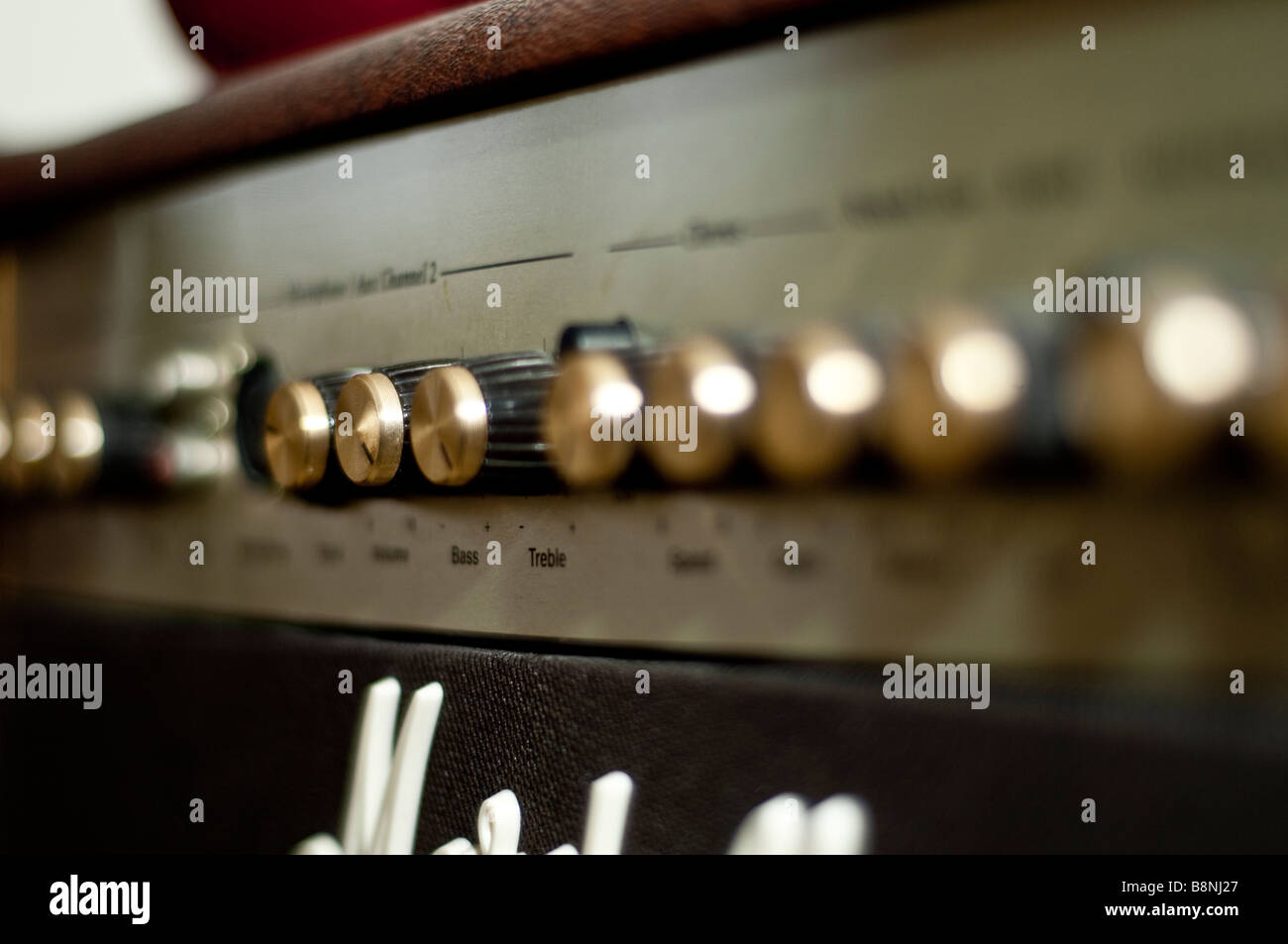 Close up de boutons amplificateur de guitare Banque D'Images