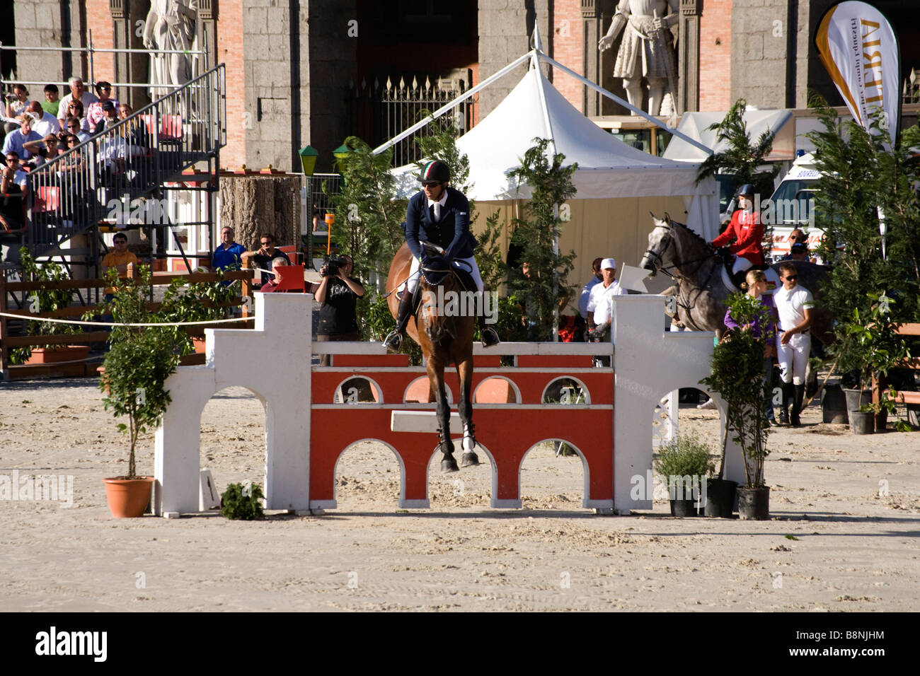 Concurrent dans la compétition de saut à cheval sur la Piazza del Plebiscito Naples Italie Juin 2008 Banque D'Images