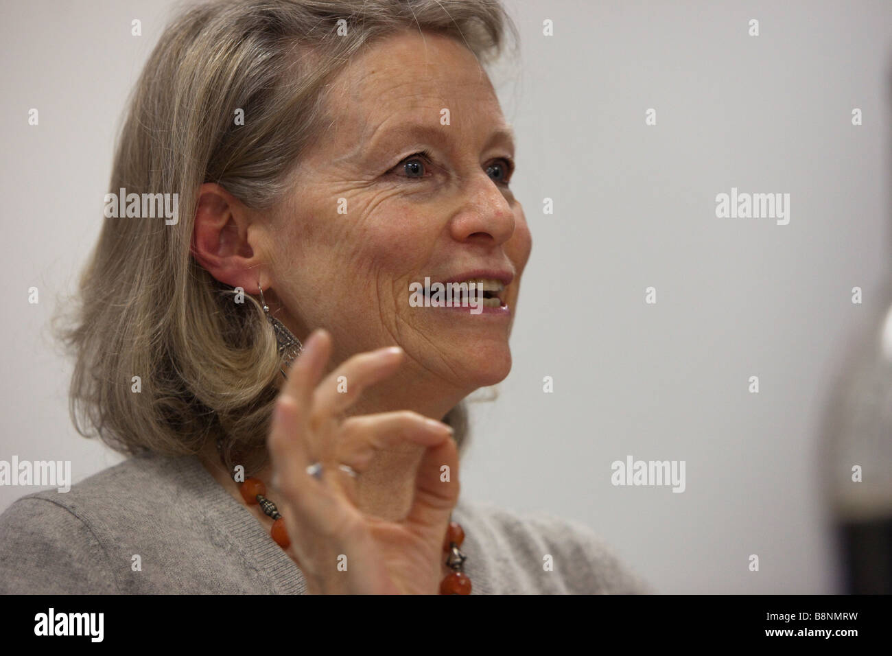 La Convention sur la liberté moderne Londres Angleterre 28 février 2009 Victoria Brittain auteur et journaliste parle Banque D'Images