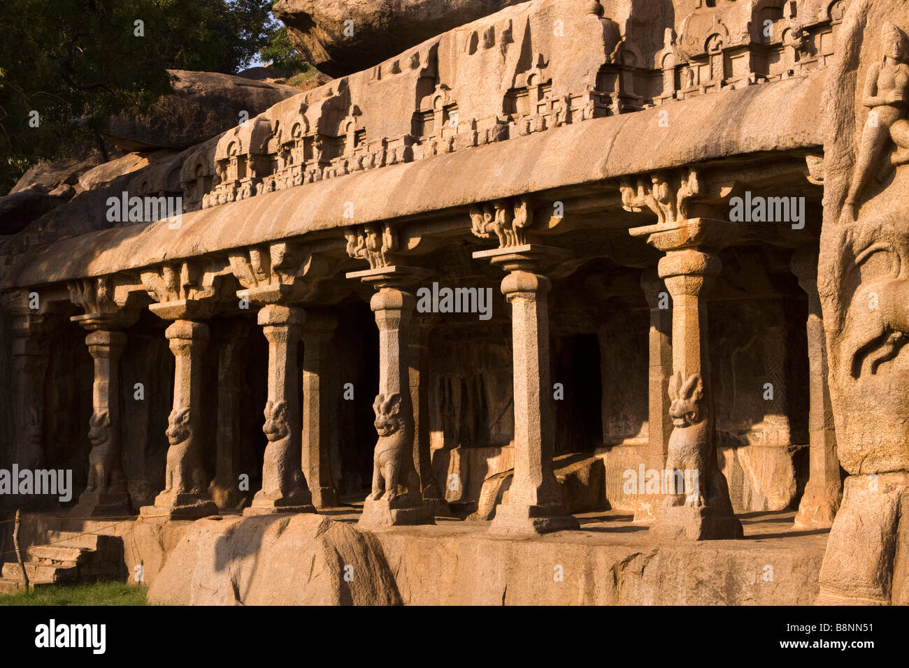 L'Inde Tamil Nadu Mamallapuram Krishna Mandapa de roche antique temple Banque D'Images