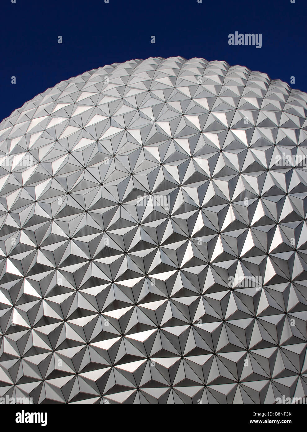 Vue rapprochée de Spaceship Earth, le dôme géodésique à Walt Disney World, le parc à thème Epcot Center Orlando, Floride, USA Banque D'Images