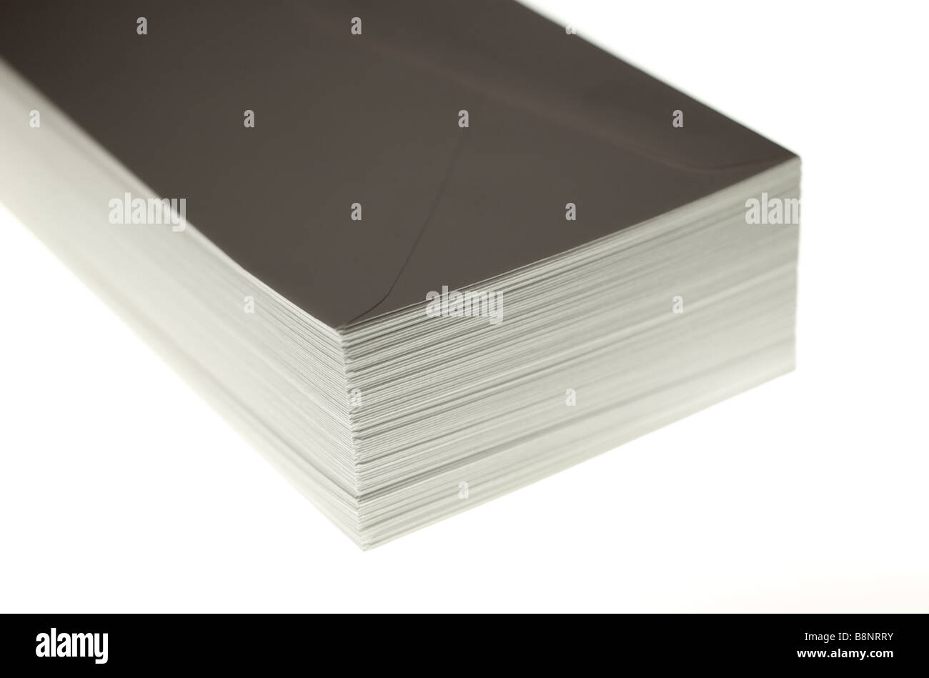 Simple Photo d'une pile d'Enveloppes blanches Banque D'Images