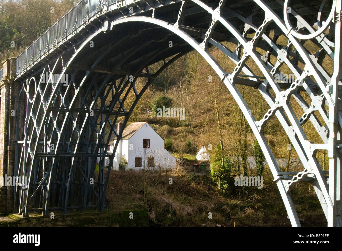 Pont en fonte à Ironbridge dans le Shropshire en Angleterre sur la rivière Severn Banque D'Images