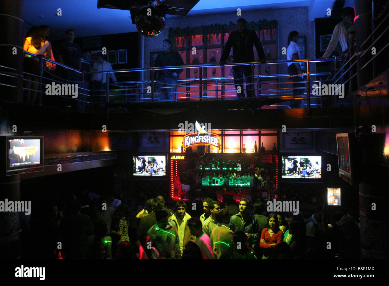 Disco dance bar club discotheque Banque de photographies et d'images à  haute résolution - Alamy