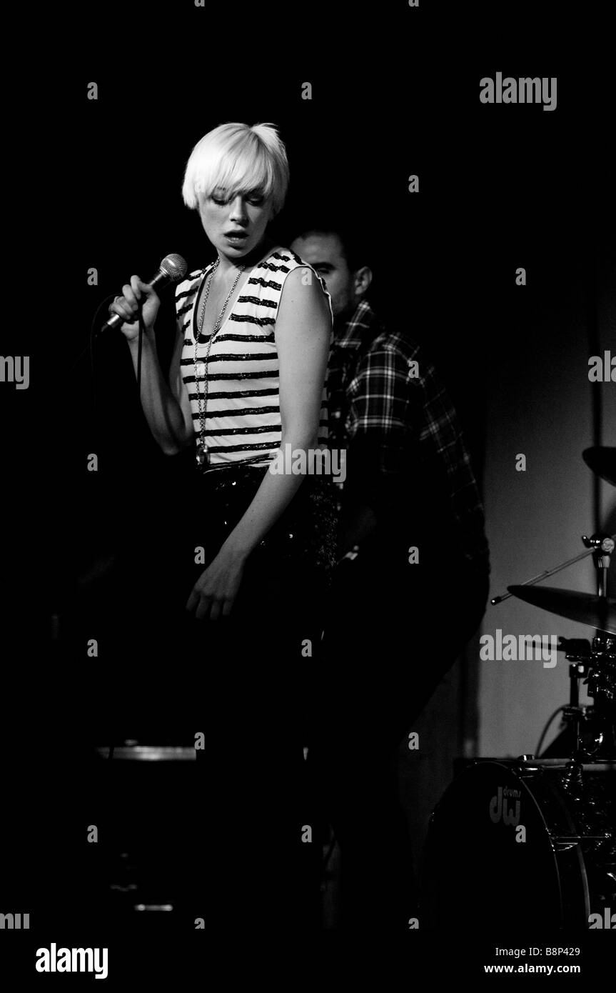 Brighton, Doll & bande les coups effectuer à la fière des galeries dans Camden, Londres Banque D'Images