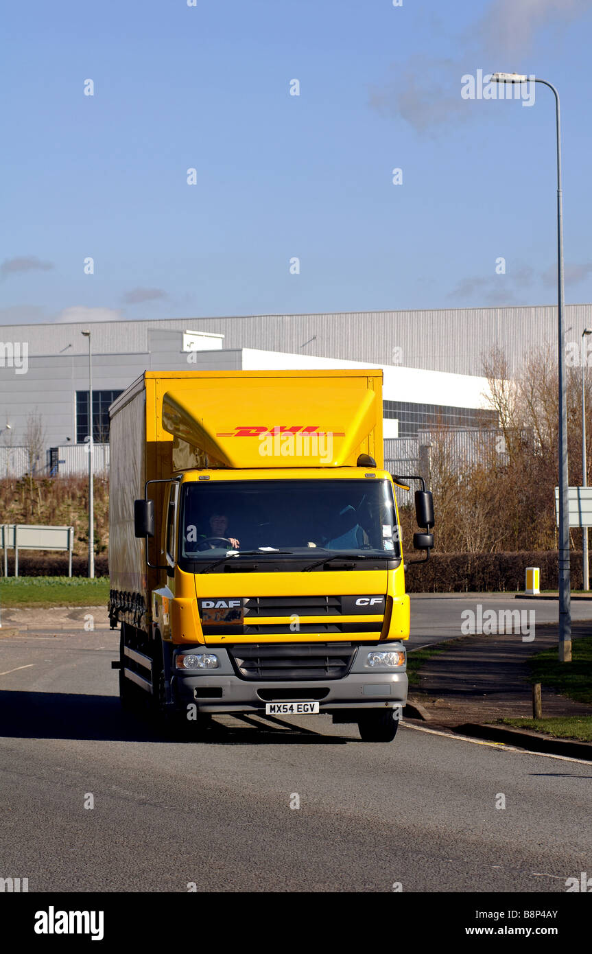 Un camion DHL à DIRFT, Northamptonshire, England, UK Banque D'Images
