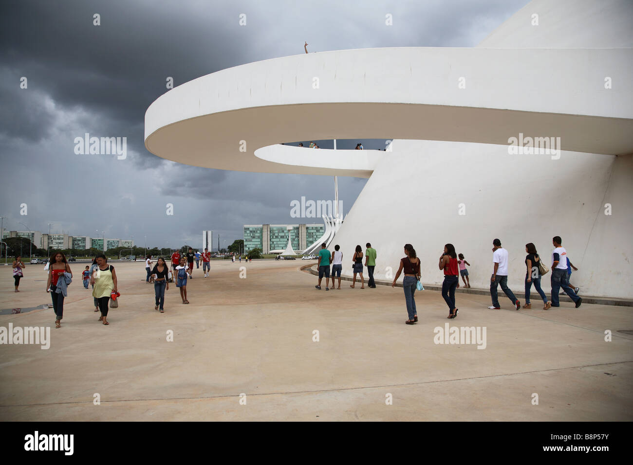 Le Musée National de Brasilia qui fait partie du complexe culturel de la République avec la Bibliothèque nationale. Banque D'Images