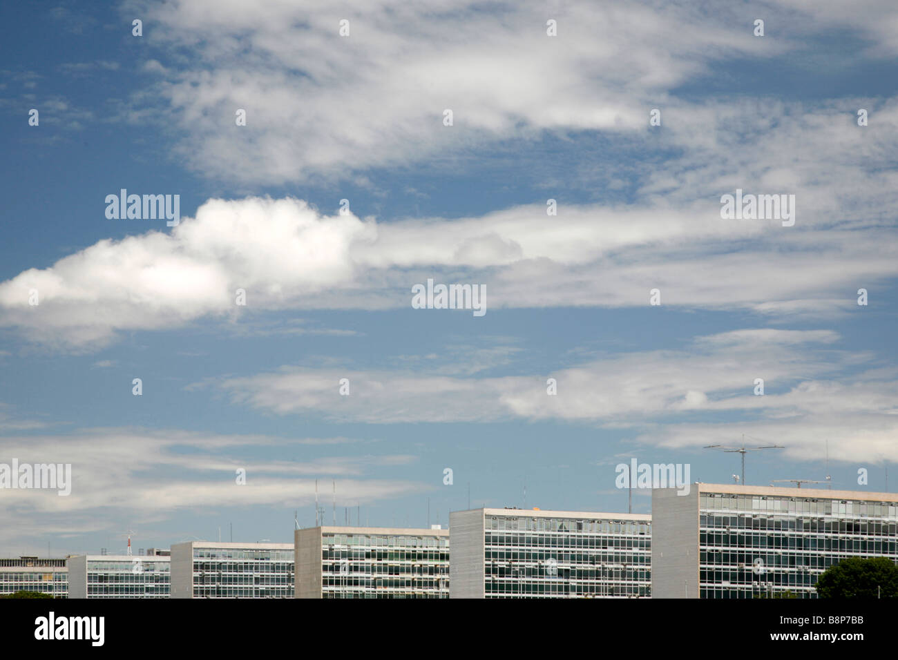 Les immeubles de bureaux et sky Brasilia Brésil Banque D'Images