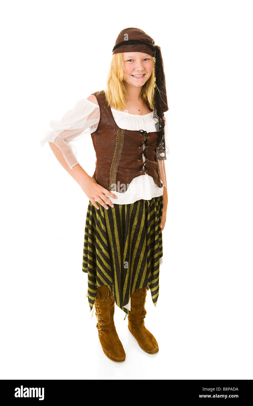 Belle adolescente habillé comme un pirate pour Halloween full body isolated on white Banque D'Images