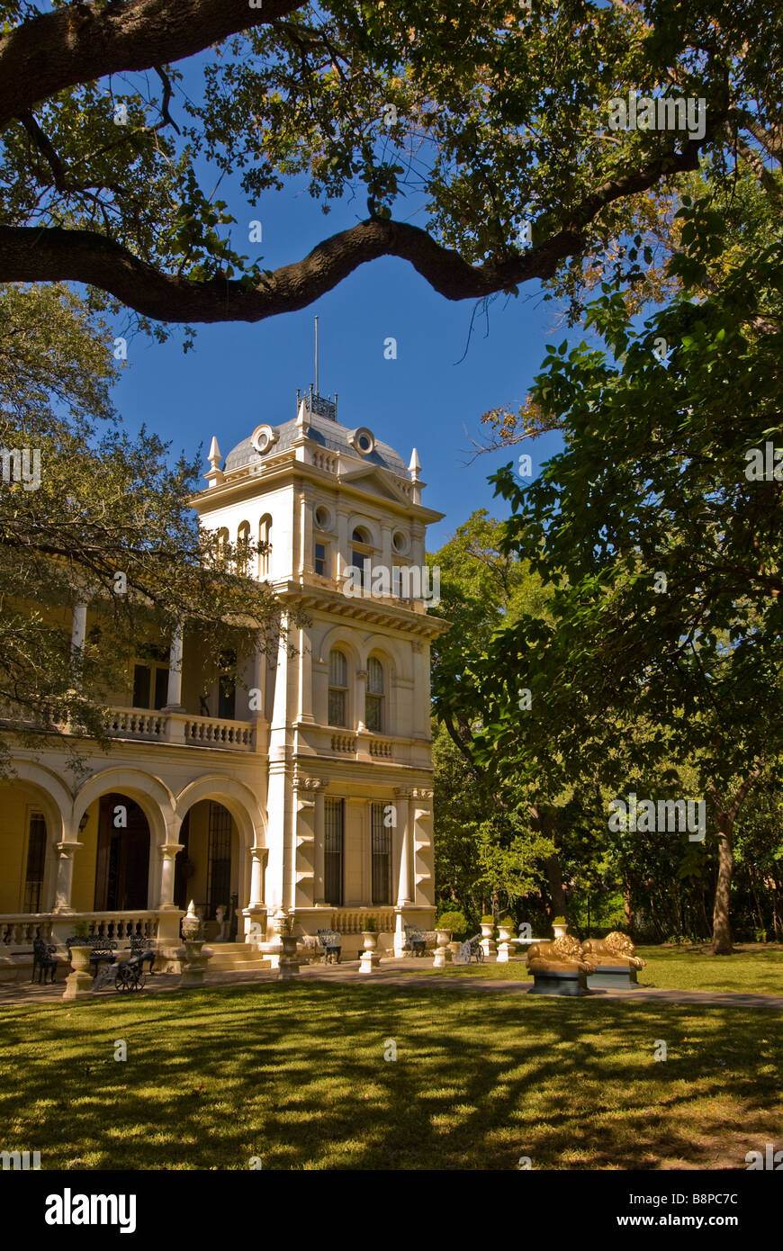 Construction de jardins gazon Steves Homestead Museum est une maison historique construite 1876 Rivière San Antonio San Antonio Texas tx au tourisme. Banque D'Images
