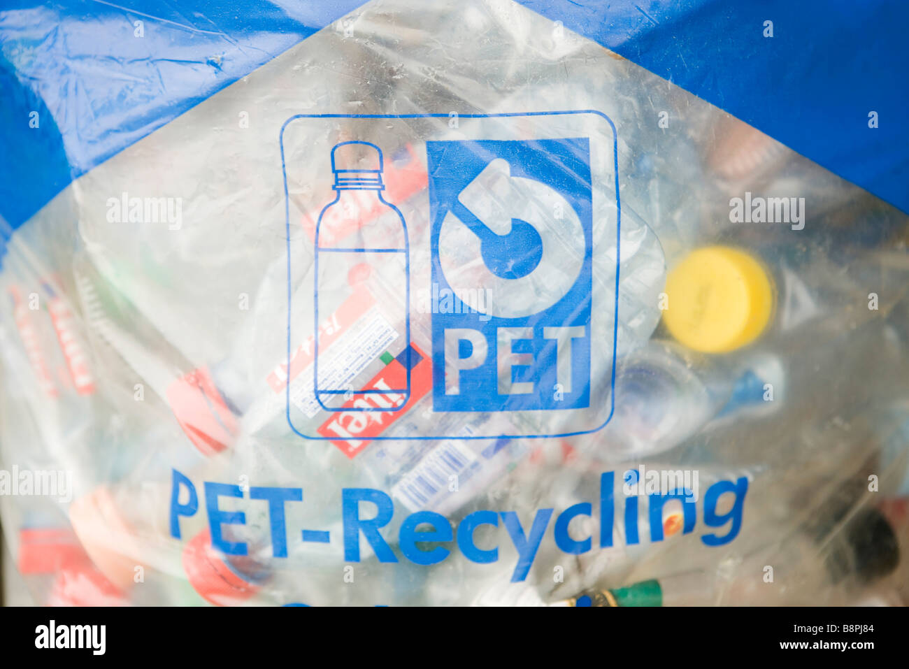Recyclage plastique sachet rempli de bouteilles Banque D'Images