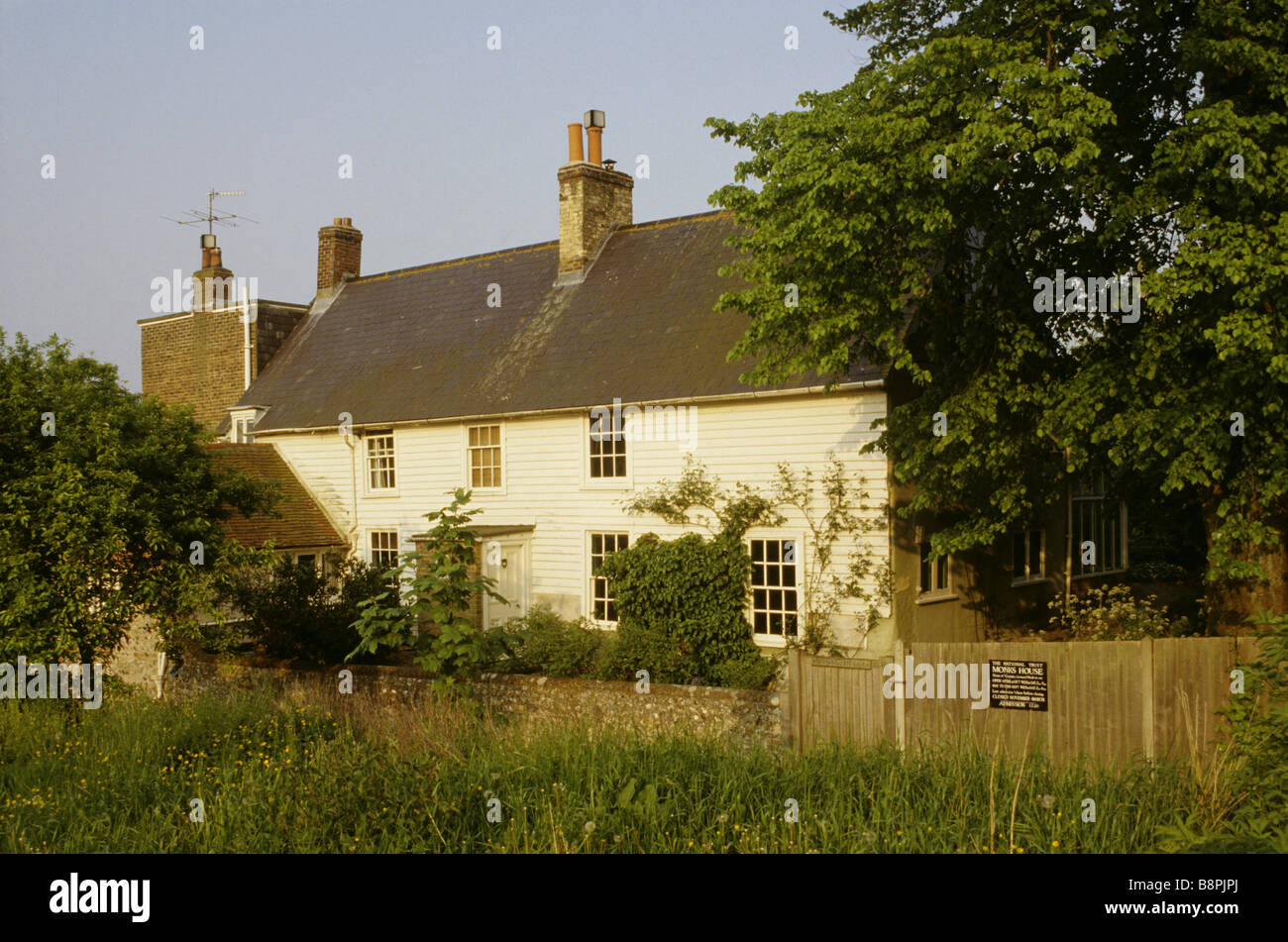 La maison de moine l'ancienne maison de Leonard et Virginia Woolf photographié à partir de la voie dans le village de Rodmell East Sussex Banque D'Images