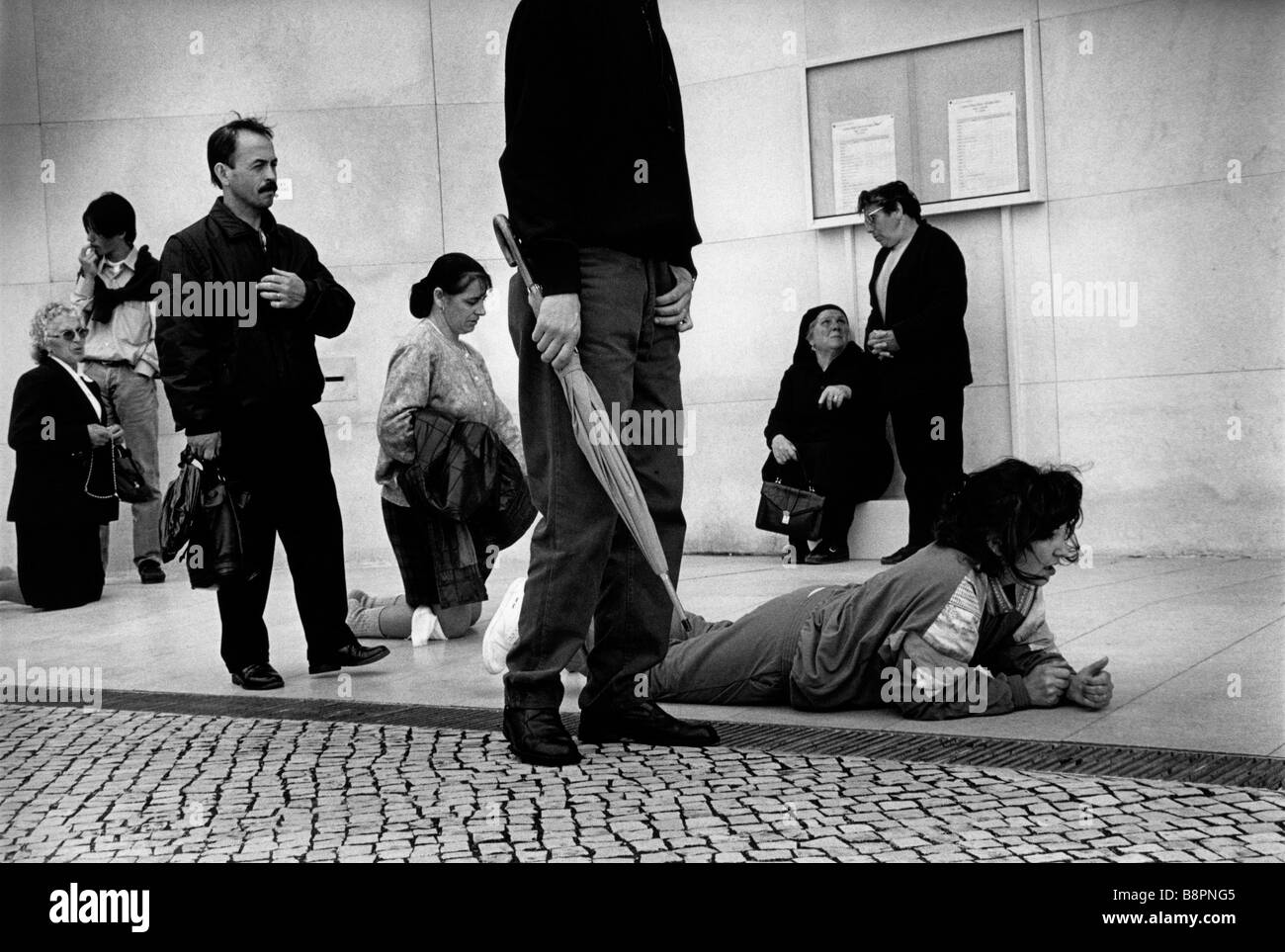 Fatima Au Portugal Pelerins Venus Celebrer L Anniversaire Des Visions De La Vierge Par 3 Enfants Bergers Le 13 Mai 1917 Photo Stock Alamy Fatima Au Portugal Pelerins Venus Celebrer L Anniversaire Des Visions De La Vierge Par 3 Enfants Bergers Le 13 Mai 1917 Photo Stock Alamy