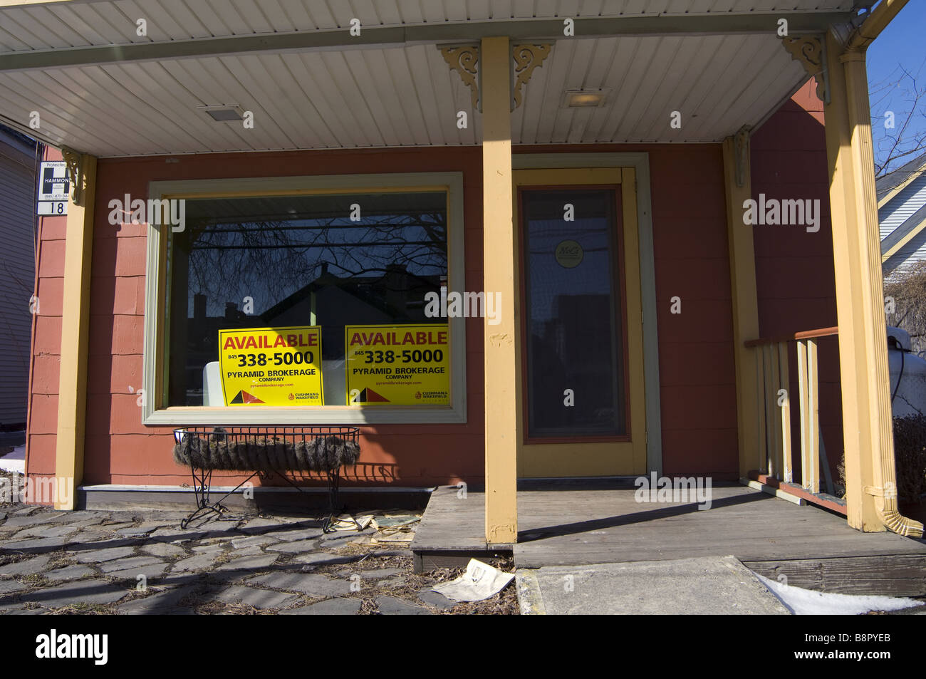 Vitrine vide sur la rue Main, Hudson Valley, New York Banque D'Images