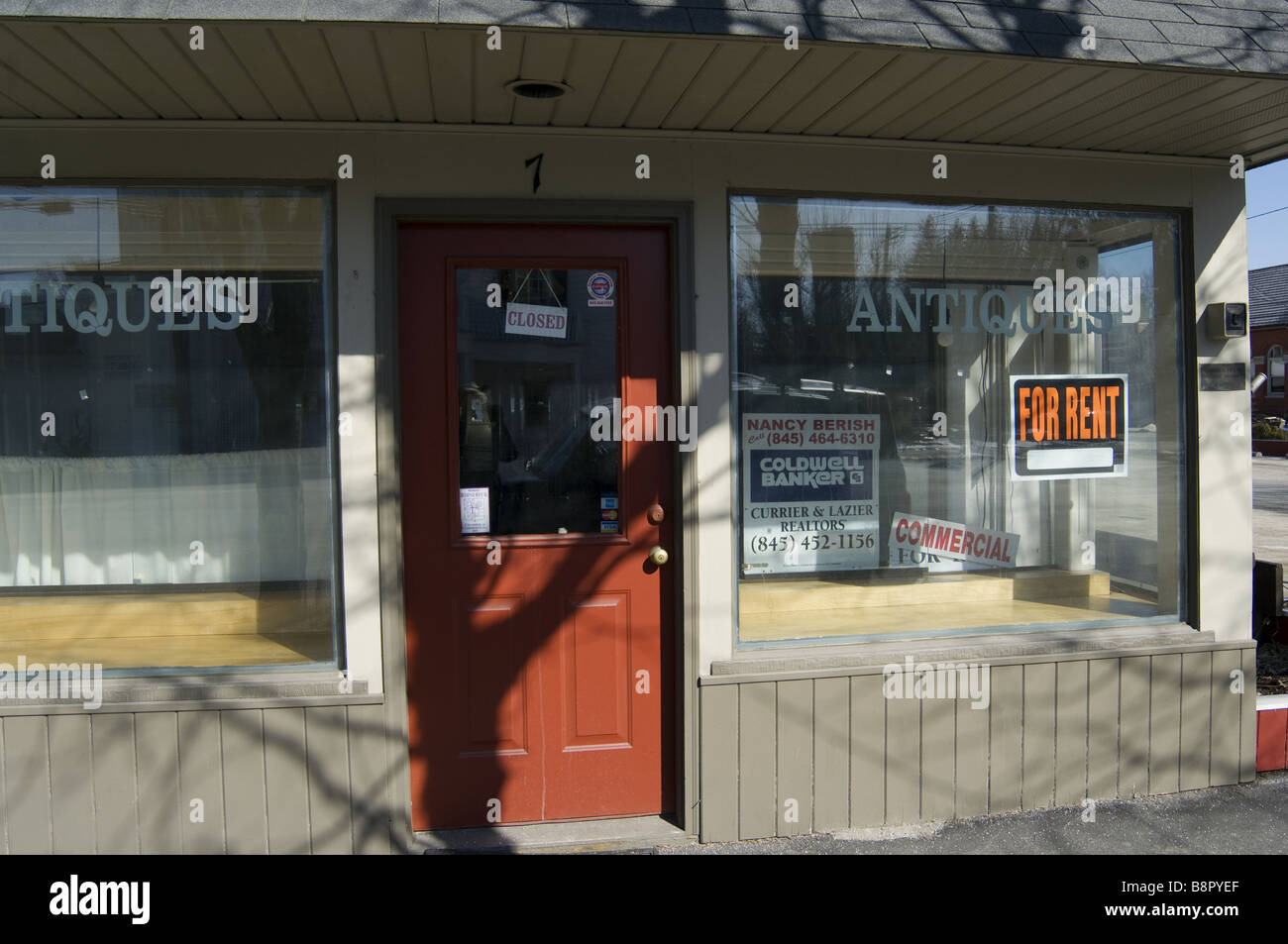 Vitrine vide sur la rue Main, Hudson Valley, New York Banque D'Images