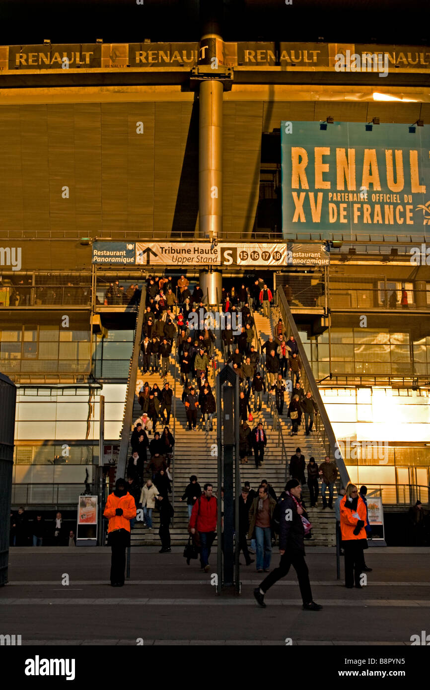 Rugby supporters de quitter le Stade de France, Paris, France Banque D'Images