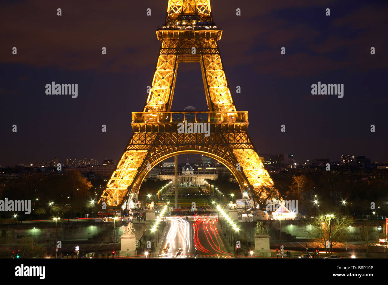 À la tombée de la Tour Eiffel, Paris, France Banque D'Images