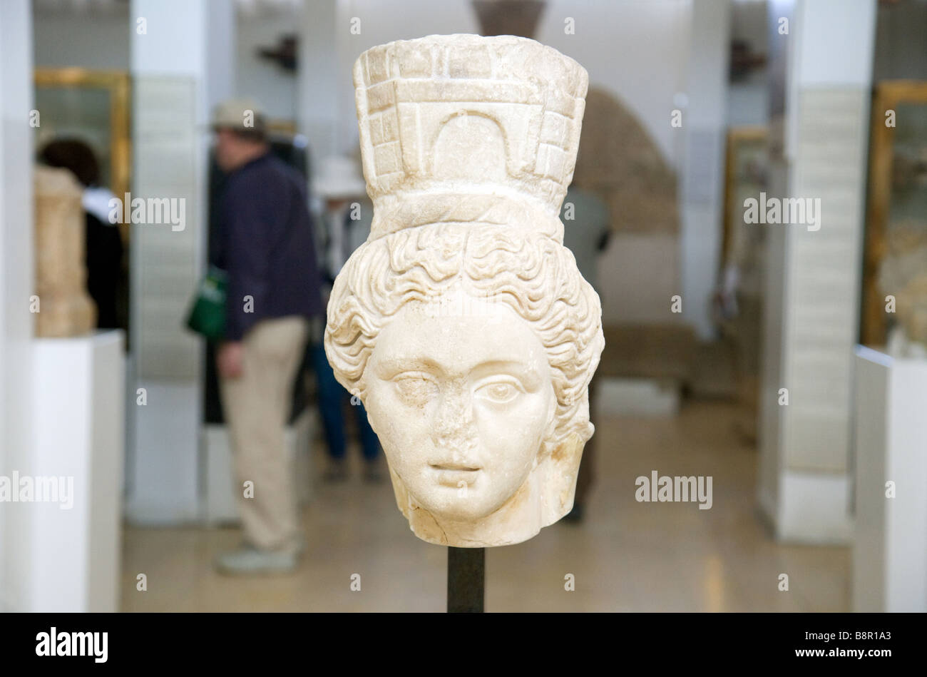 En tête de la déesse Tyché dans le musée d'archéologie de la Jordanie, Amman, Jordanie Banque D'Images