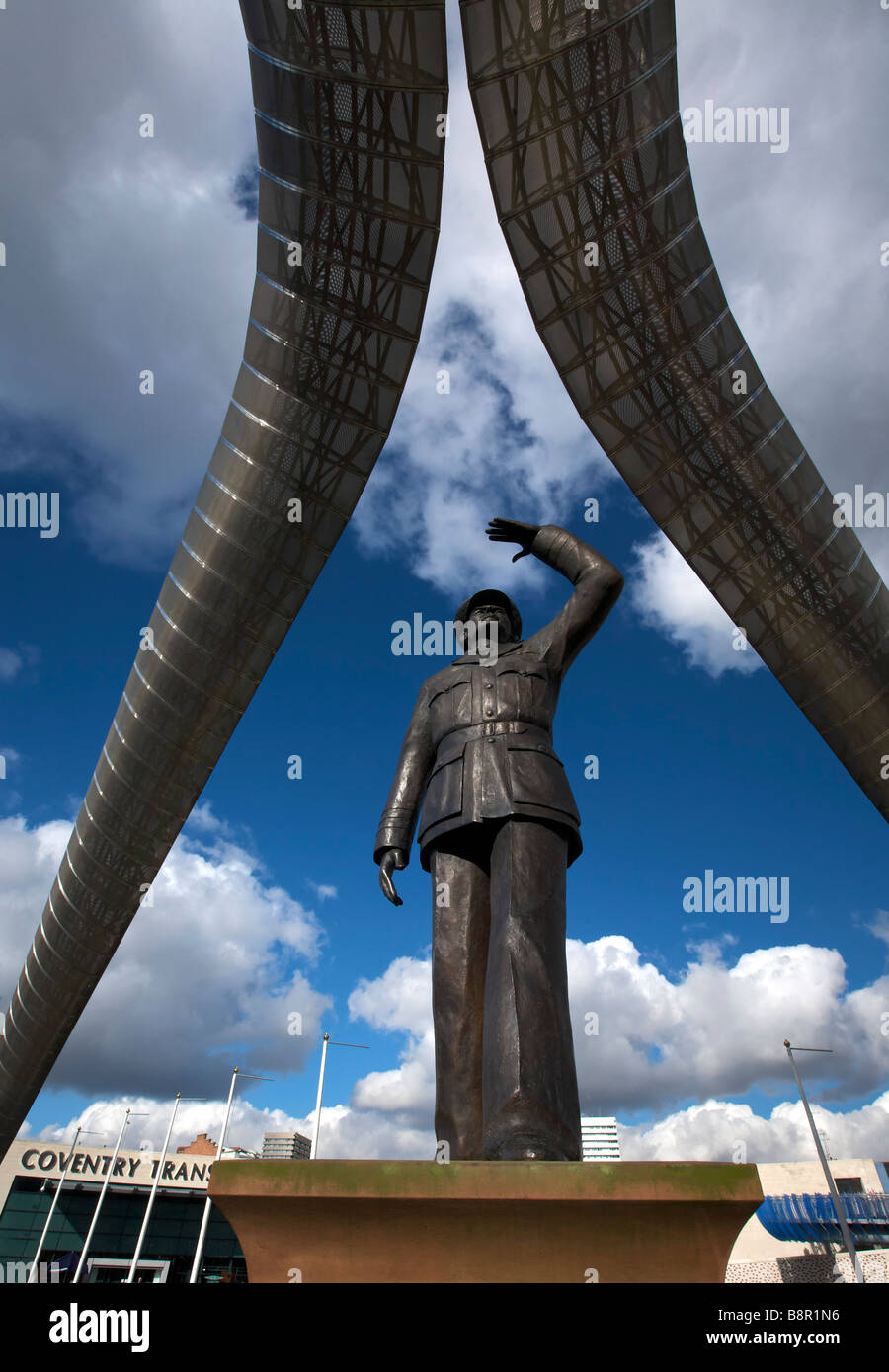 Sir Frank Whittle Sculpture Millénaire Place Coventry West Midlands England UK Banque D'Images