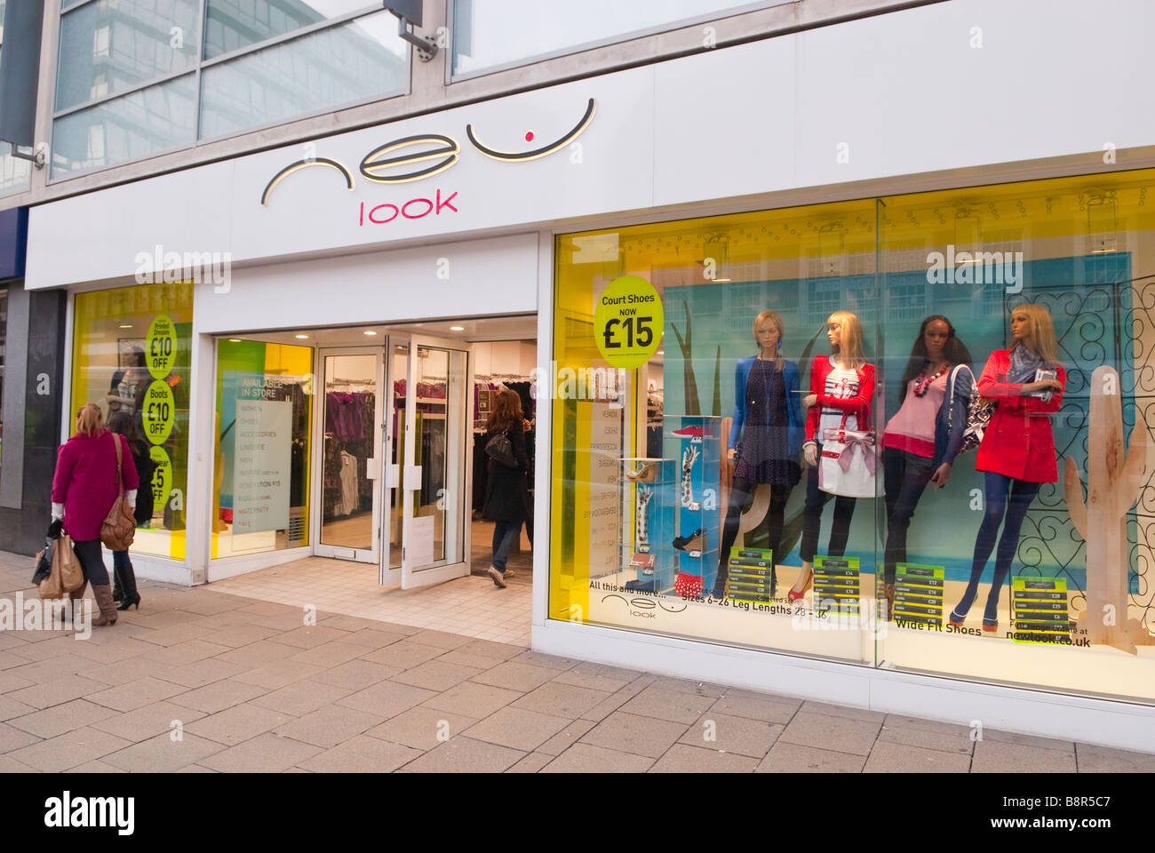 Un nouveau look shop magasin de vente de vetements pour femmes dans le centre ville de Norwich Norfolk UK Photo Stock Alamy