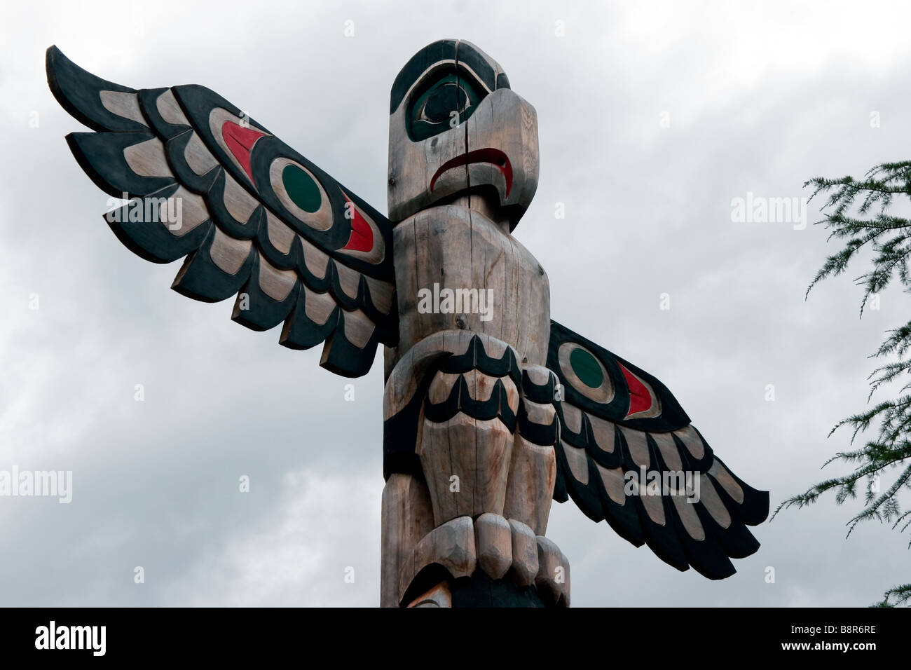 L'art indien indigène dans les Jardins Butchart, Brentwood Bay, près de Victoria, île de Vancouver, Colombie Britannique, Canada Banque D'Images