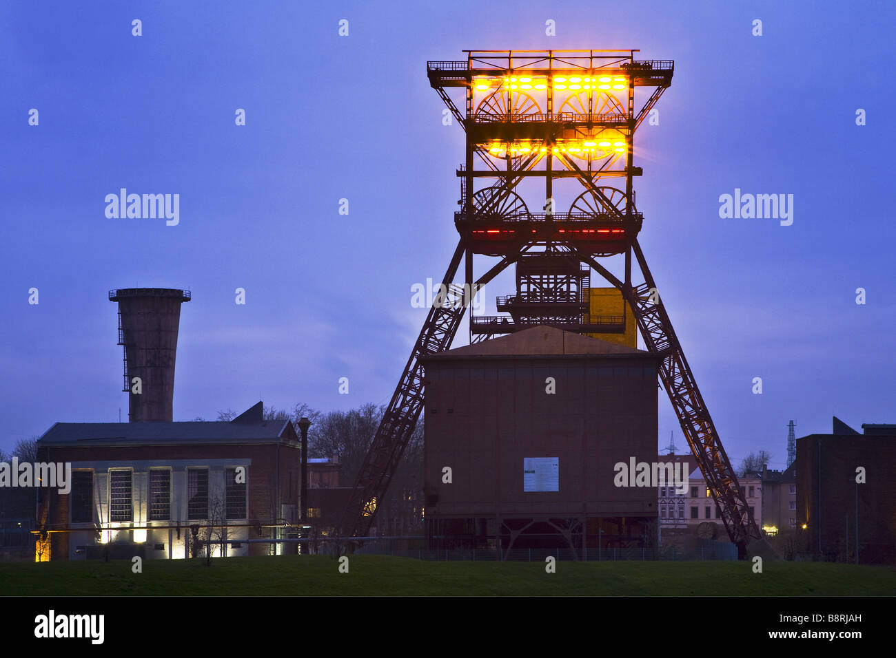 Cadre de fosse lumineux ancienne mine de charbon Consolidation , l'Allemagne, en Rhénanie du Nord-Westphalie, région de la Ruhr, Bochum Banque D'Images