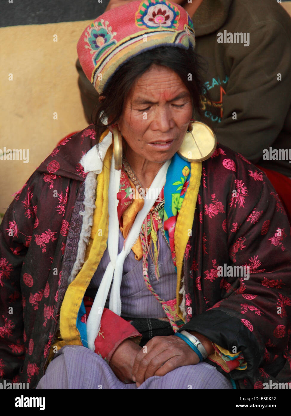 Vallée de Katmandou Népal Bodhnath femme pèlerin tibétain Banque D'Images