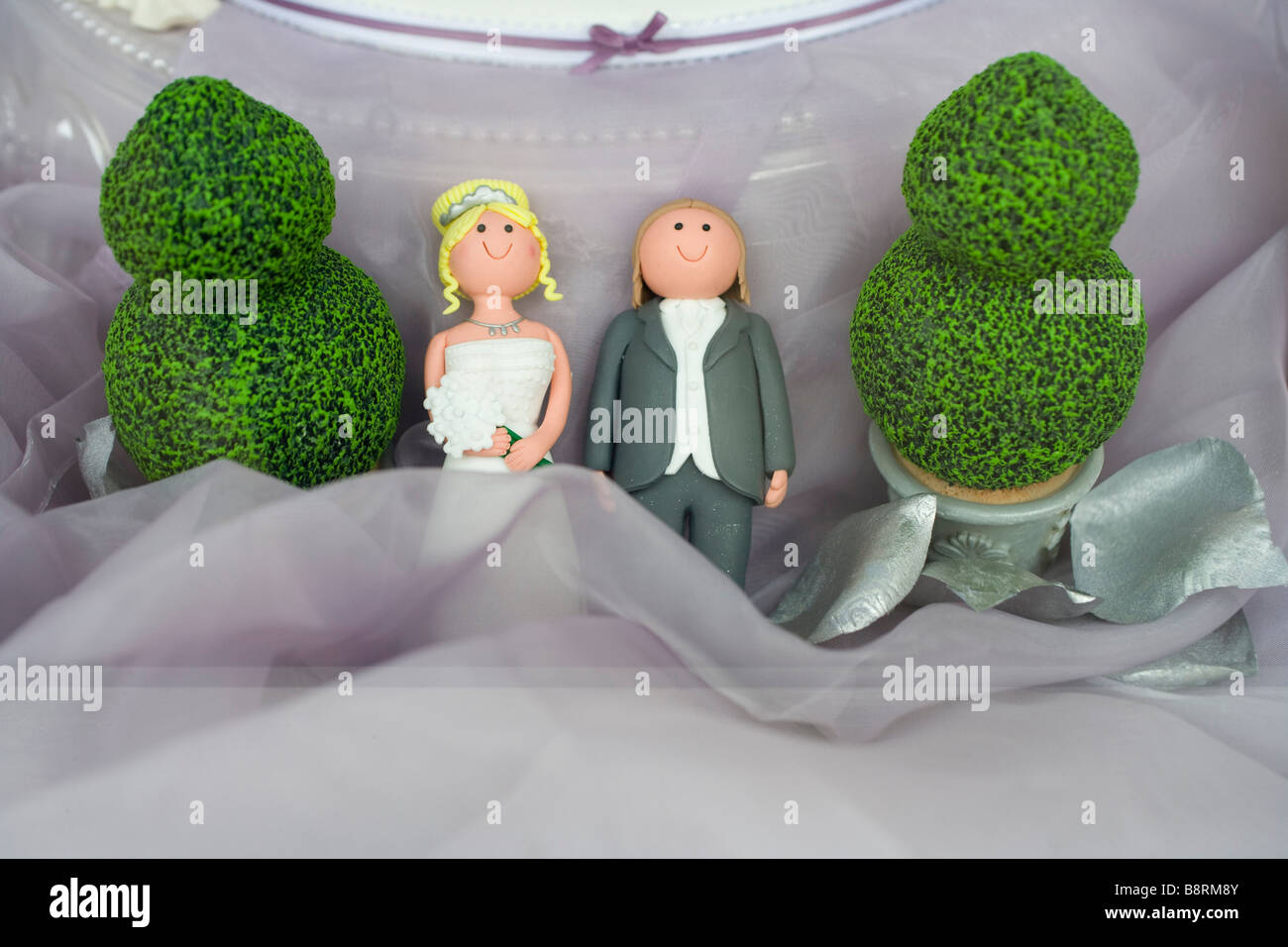 Gâteau de mariage avec petits personnages Banque D'Images