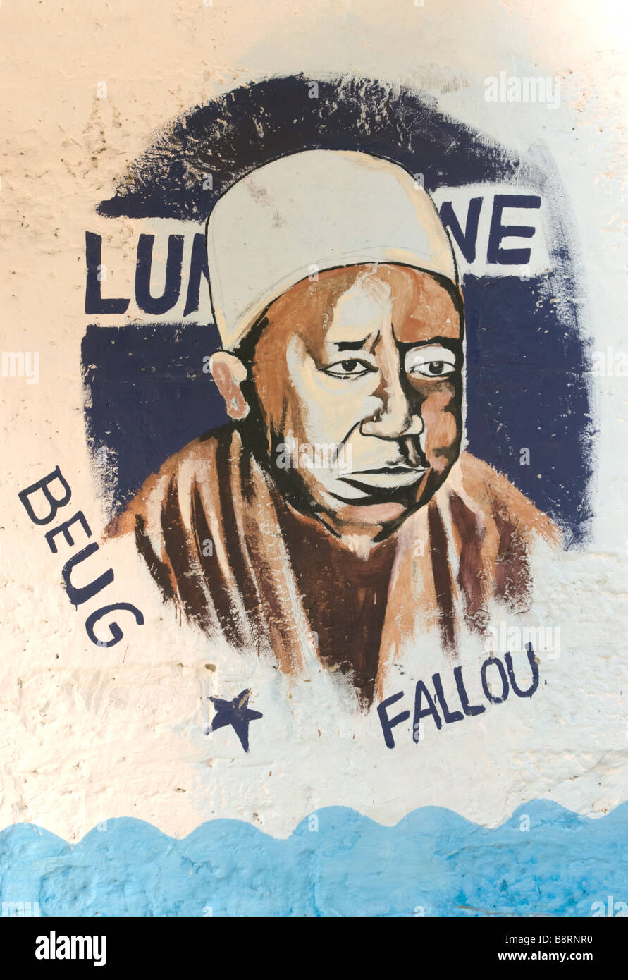 Profil de leader spirituel peint sur les murs de Tambacounda au Sénégal Afrique de l'ouest Banque D'Images