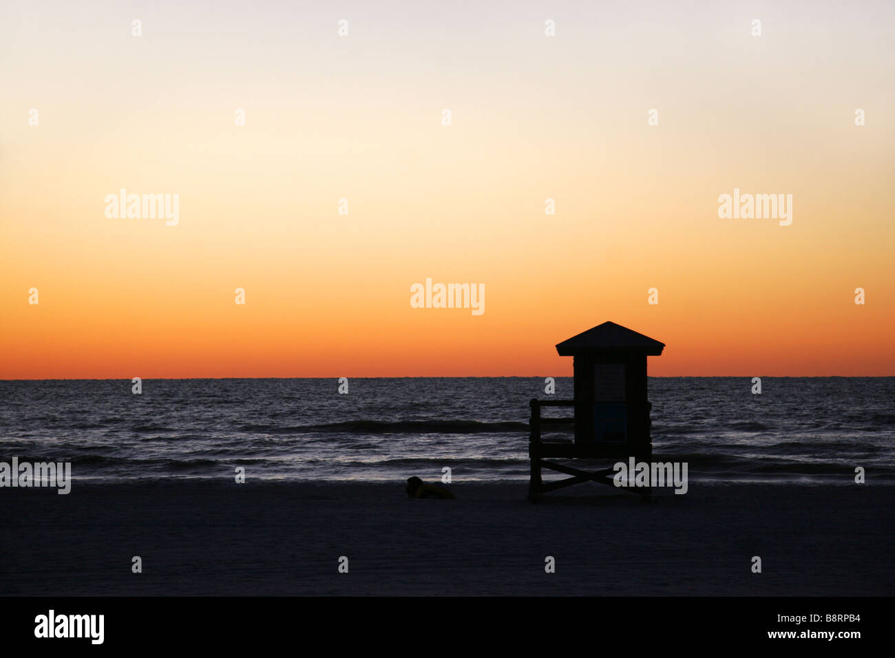 Gardes vie hut au coucher du soleil sur Clearwat Beach Florida USA Banque D'Images