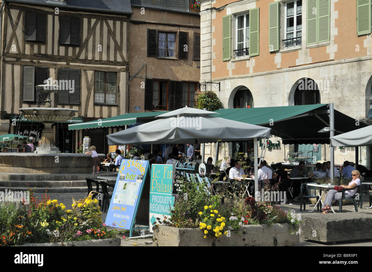 Place St Nicolas Auxerre France Banque D'Images