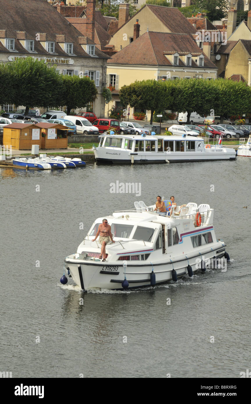Les croisières sur la rivière Yonne Auxerre France Banque D'Images