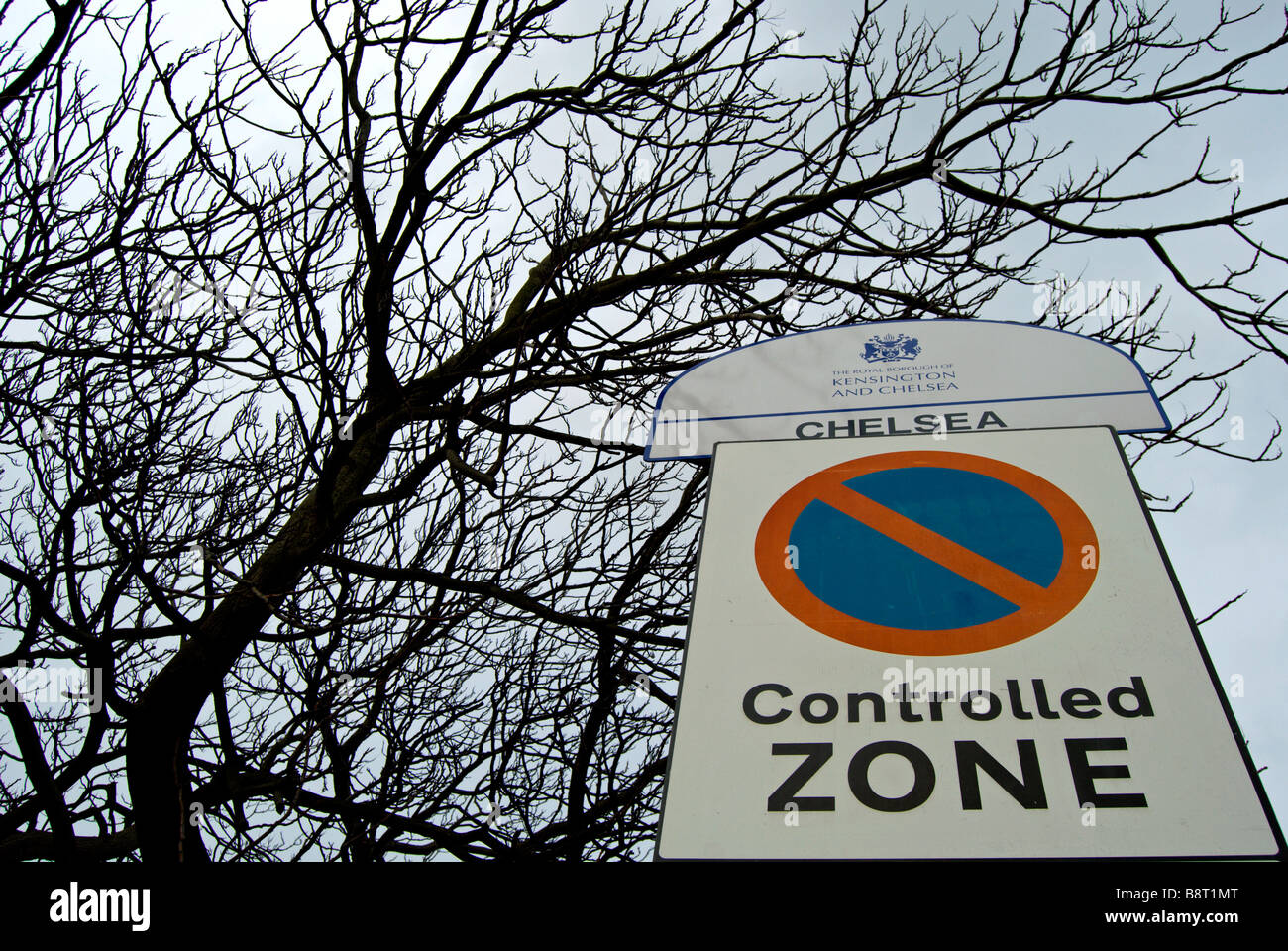 Les panneaux de stationnement contrôlé et le Royal Borough de Kensington et Chelsea, Chelsea, Londres, Angleterre du Sud-Ouest Banque D'Images