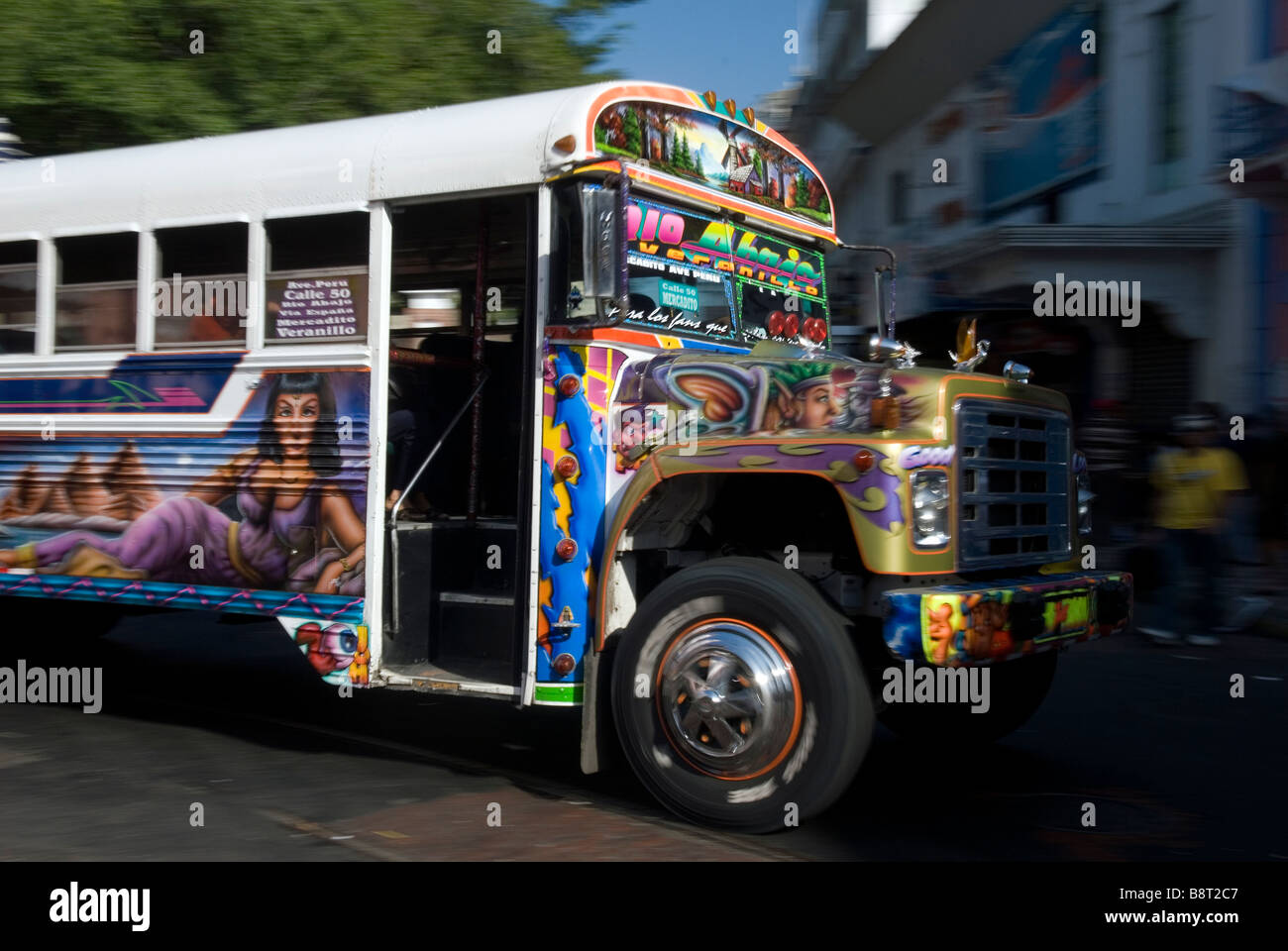 Belle 'Diablo Rojo' bus dans Panama Banque D'Images