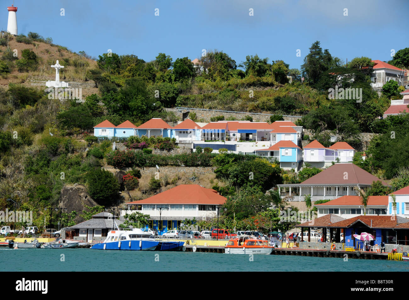 Vue sur la belle colline entourant Gustavia Harbour Banque D'Images