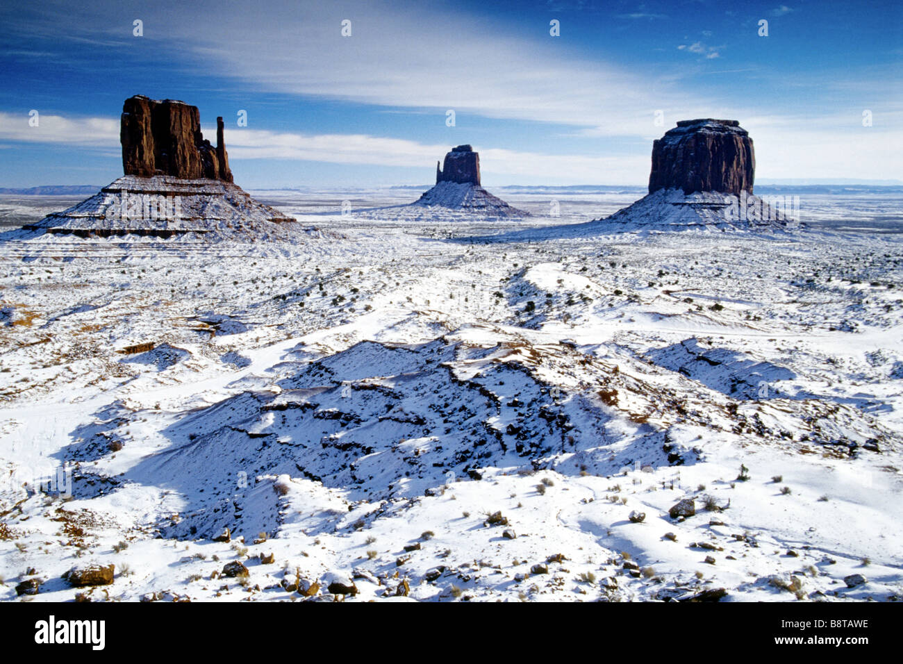 West Mitten Butte, East Mitten Butte et Merrick Butte dans le Monument Valley National Park en hiver Banque D'Images