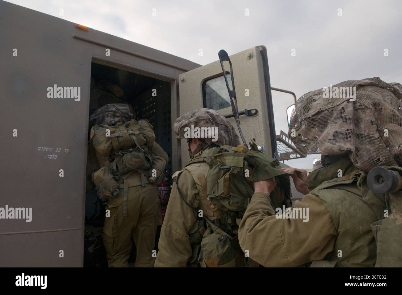 Les soldats de combat israéliens à la frontière avec la bande de Gaza. Israël Banque D'Images