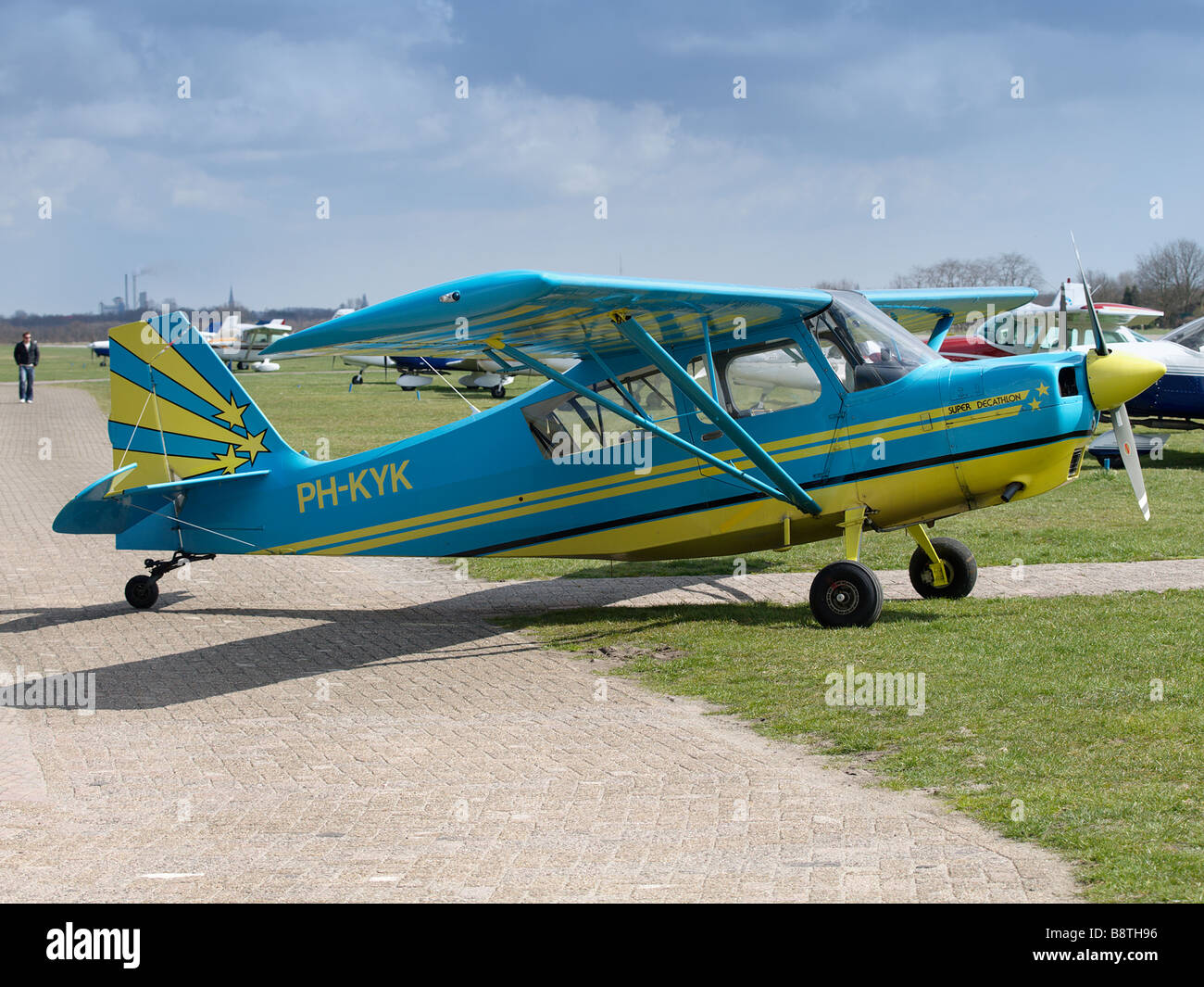Super Decathlon en kit à monter accueil avion construit sur l'aérodrome de  Seppe aux Pays-Bas Brabant Photo Stock - Alamy
