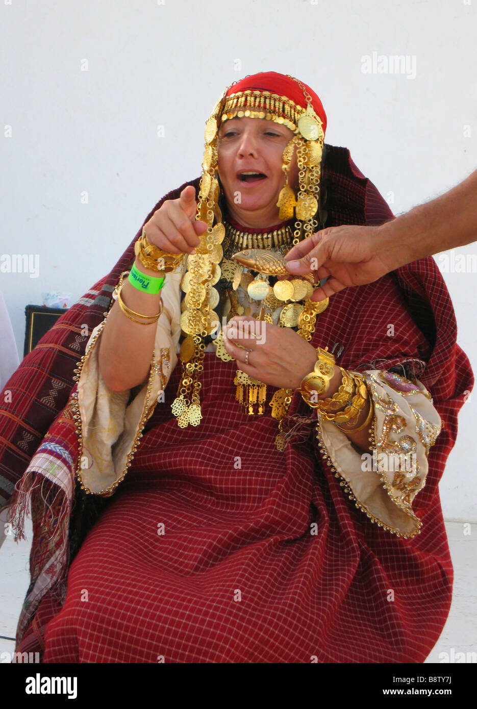 L'île de Djerba Tunisie chiffons de mariage Photo Stock - Alamy