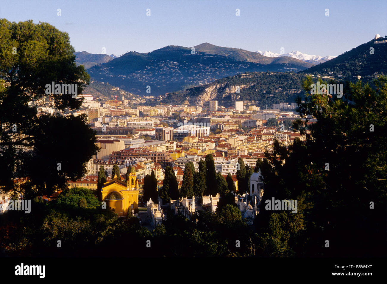 Vue d'en haut au-dessus du cimetière de la Colline du Chateau Banque D'Images